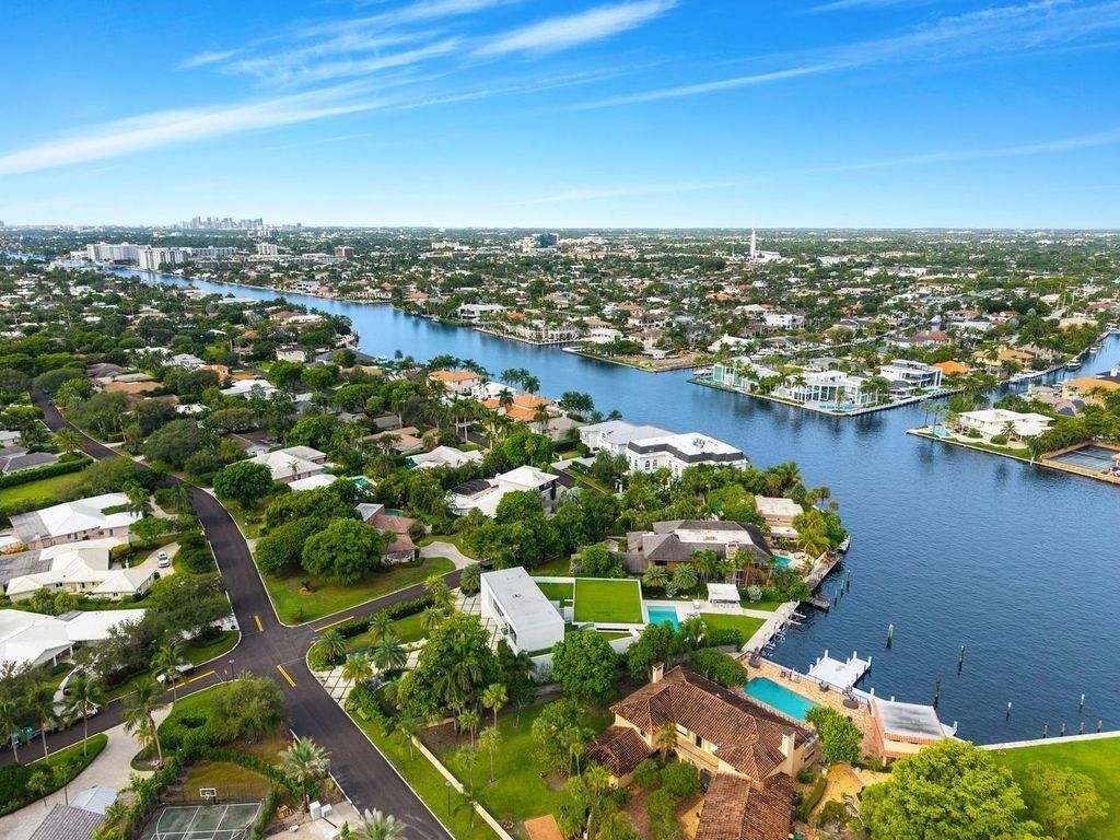 19 Gatehouse Road, Sea Ranch Lakes, FL 33308 Photo