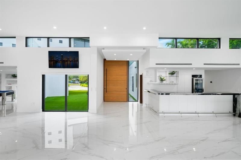 19 Gatehouse Rd, Sea Ranch Lakes, FL 33308 Photo