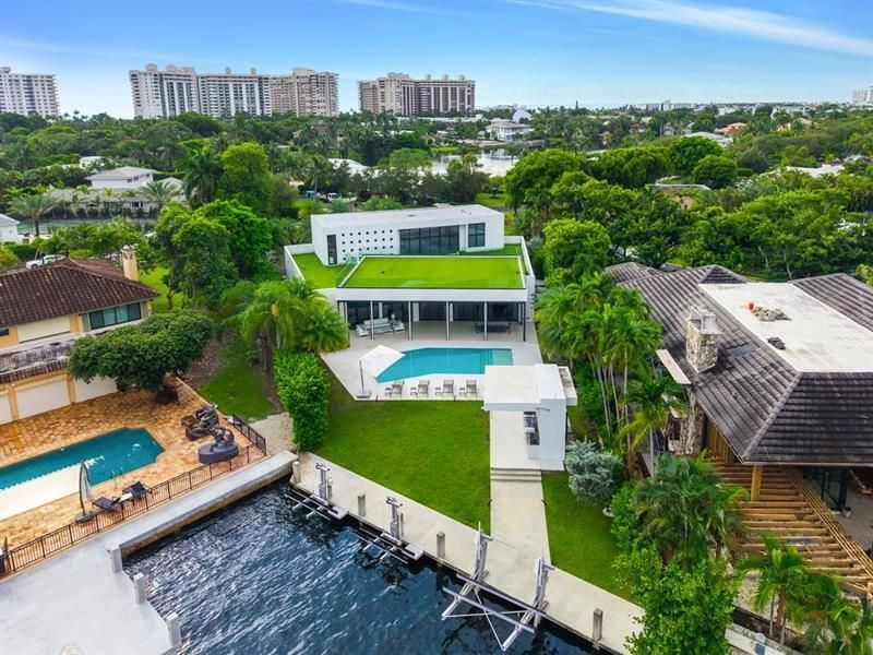 19 Gatehouse Rd, Sea Ranch Lakes, FL 33308 Photo