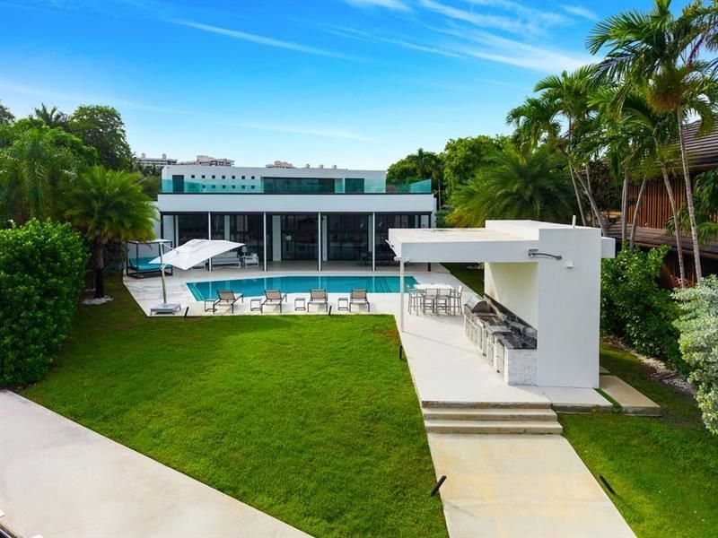 19 Gatehouse Rd, Sea Ranch Lakes, FL 33308 Photo