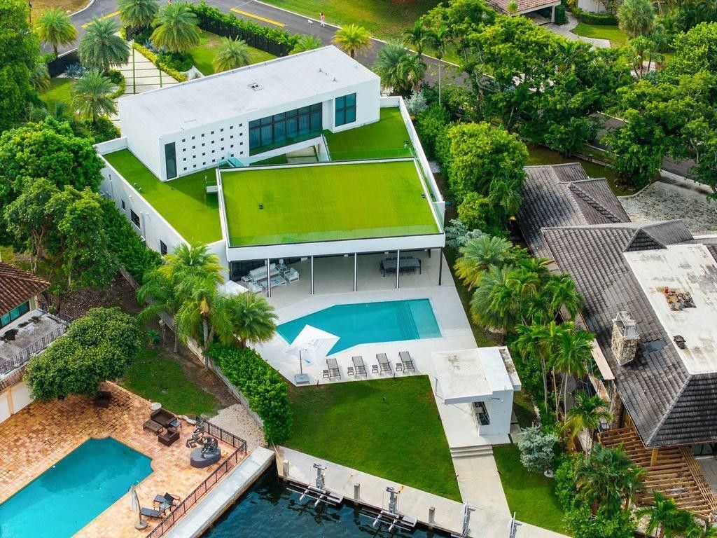 19 Gatehouse Road, Sea Ranch Lakes, FL 33308 Photo