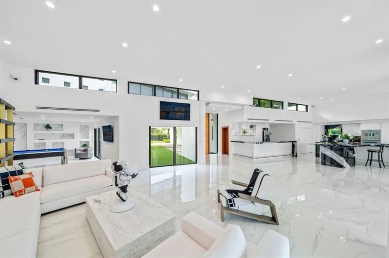 19 Gatehouse Rd, Sea Ranch Lakes, FL 33308 Photo