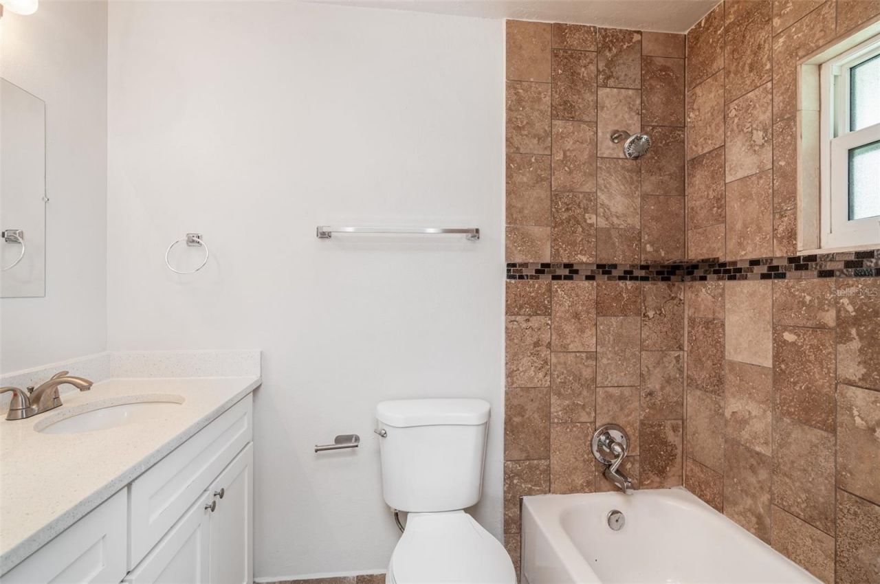 711 64th Avenue Drive E, Bradenton, FL 34203 Photo