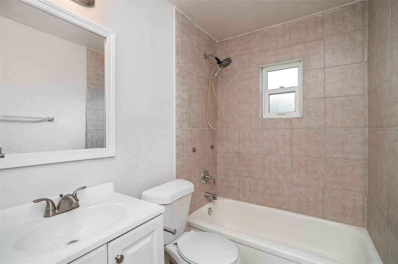 711 64th Avenue Drive E, Bradenton, FL 34203 Photo