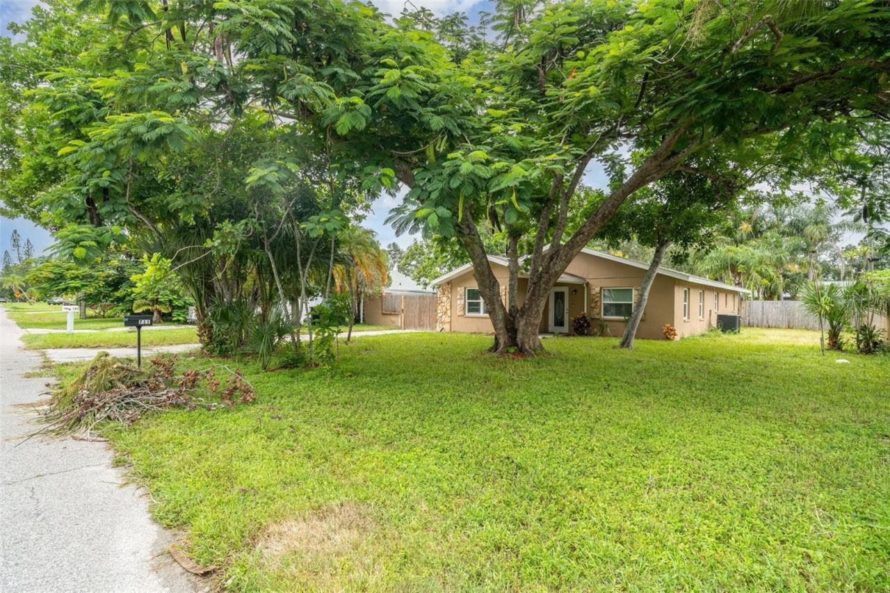 711 64th Avenue Drive E, Bradenton, FL 34203 Photo
