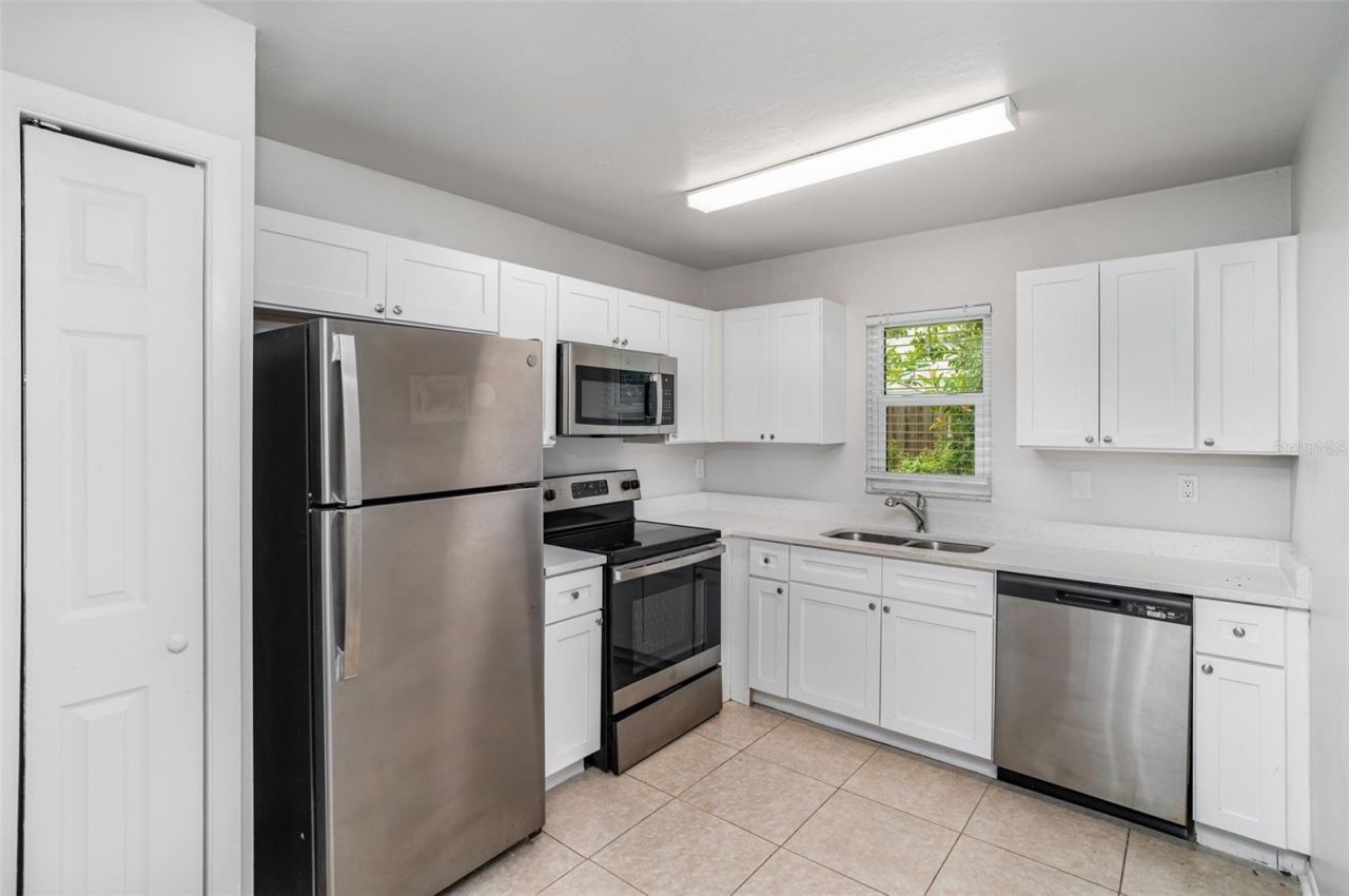 711 64th Avenue Drive E, Bradenton, FL 34203 Photo