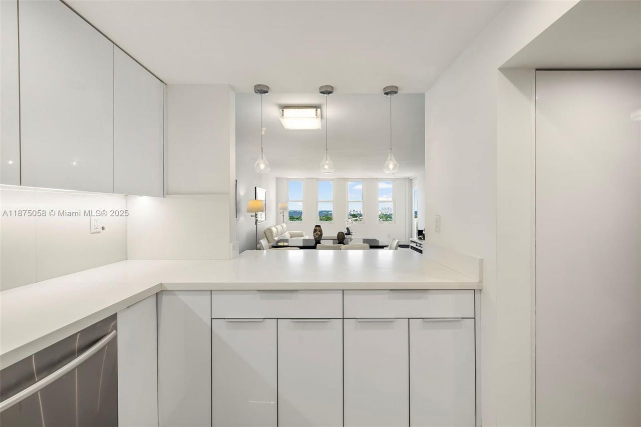 5401 Collins Ave, Unit 1231, Miami Beach, FL 33140 Photo