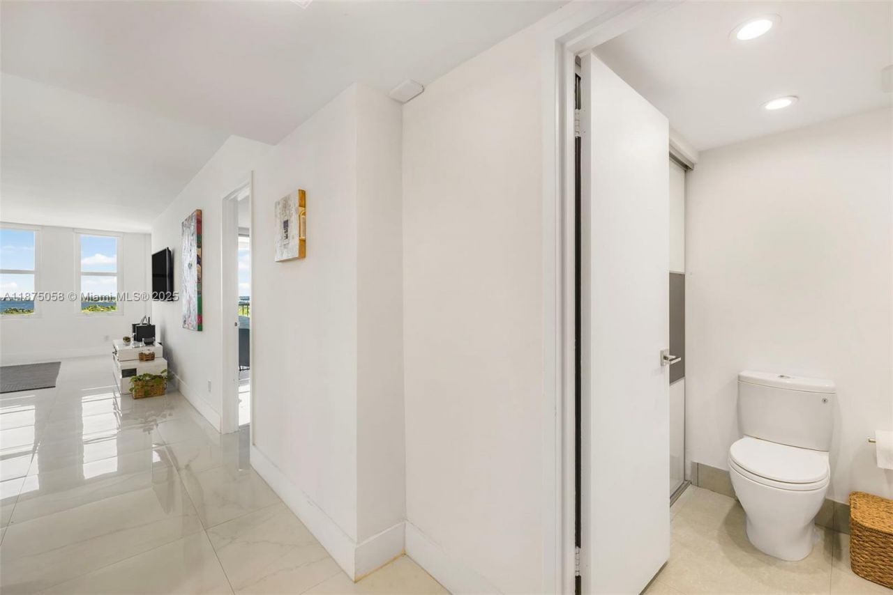 5401 Collins Ave, Unit 1231, Miami Beach, FL 33140 Photo