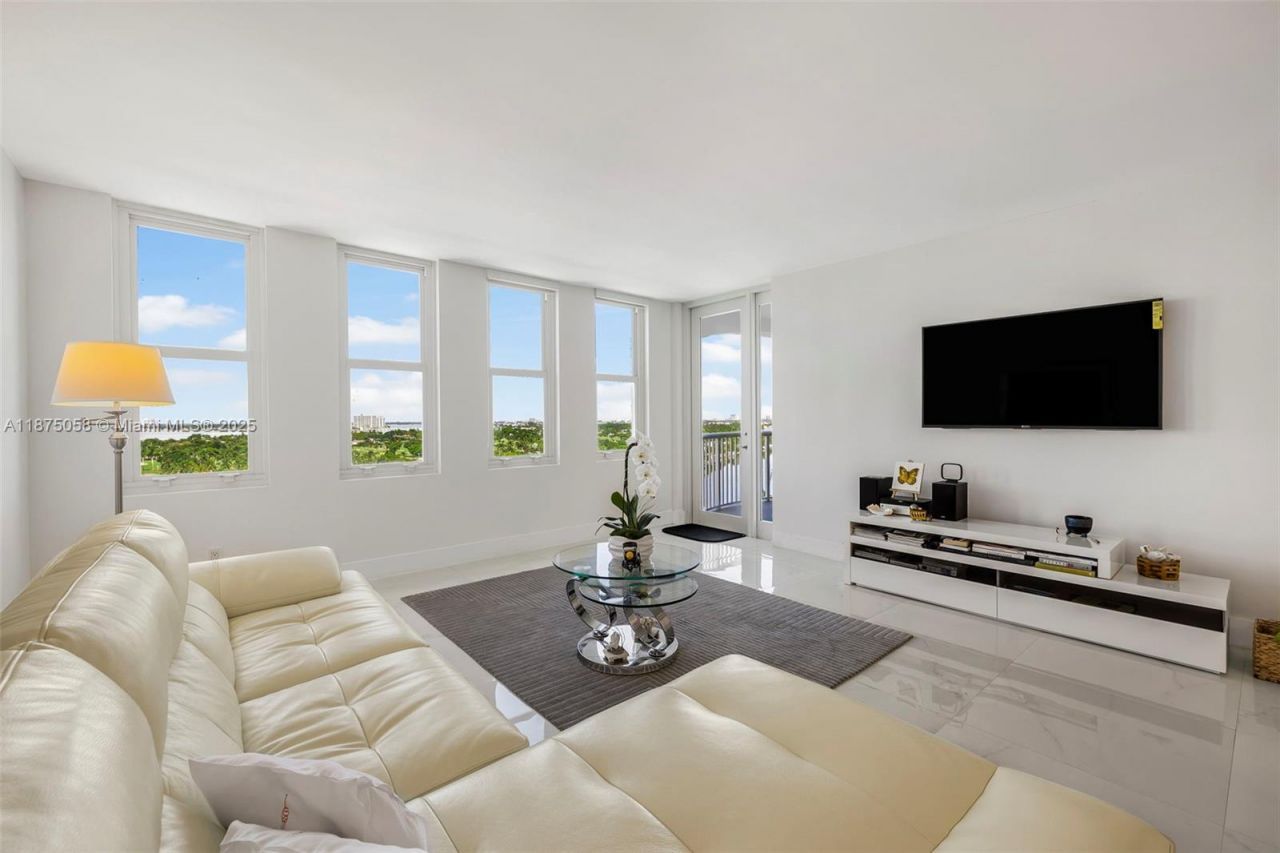 5401 Collins Ave, Unit 1231, Miami Beach, FL 33140 Photo