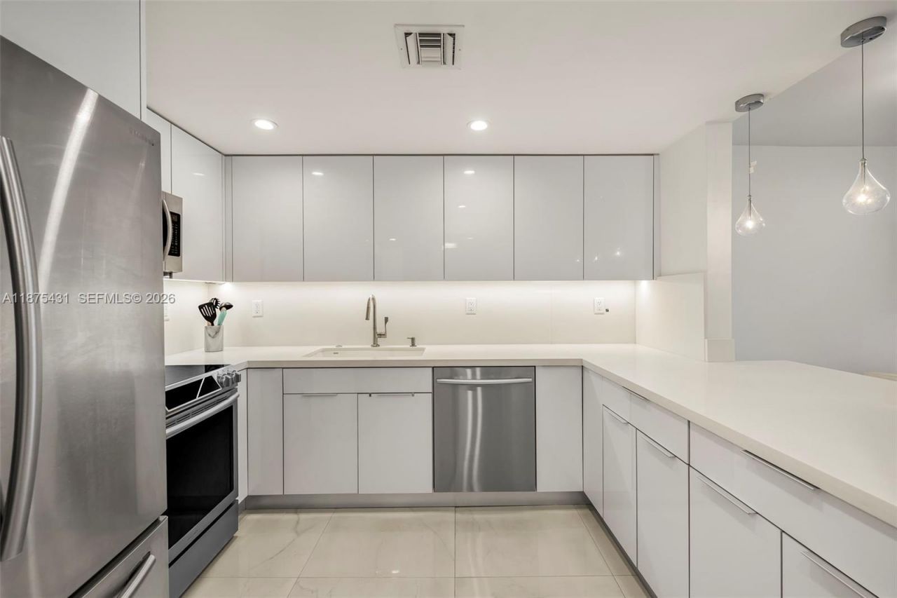 5401 Collins Ave, Unit 1231, Miami Beach, FL 33140 Photo