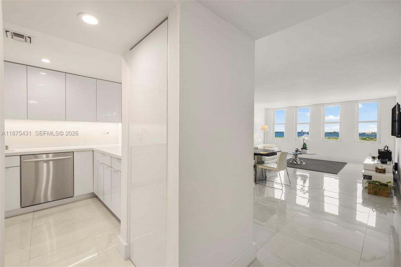 5401 Collins Ave, Unit 1231, Miami Beach, FL 33140 Photo