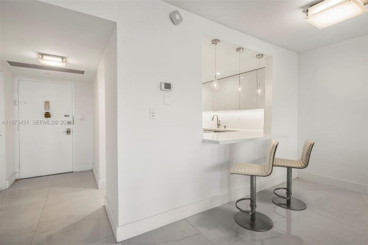 5401 Collins Ave, Unit 1231, Miami Beach, FL 33140 Photo