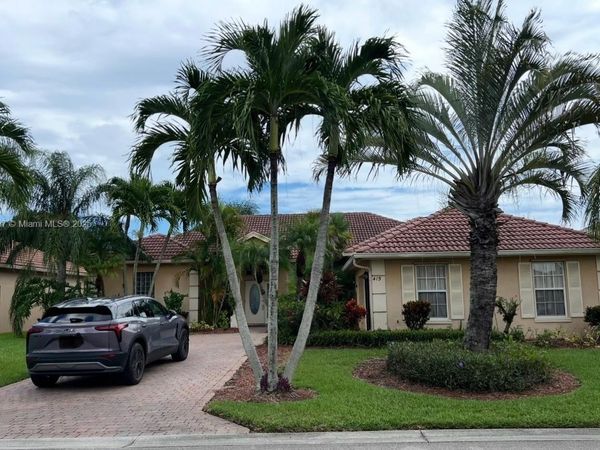 415 NW Dover Ct, Port St. Lucie, FL 34983