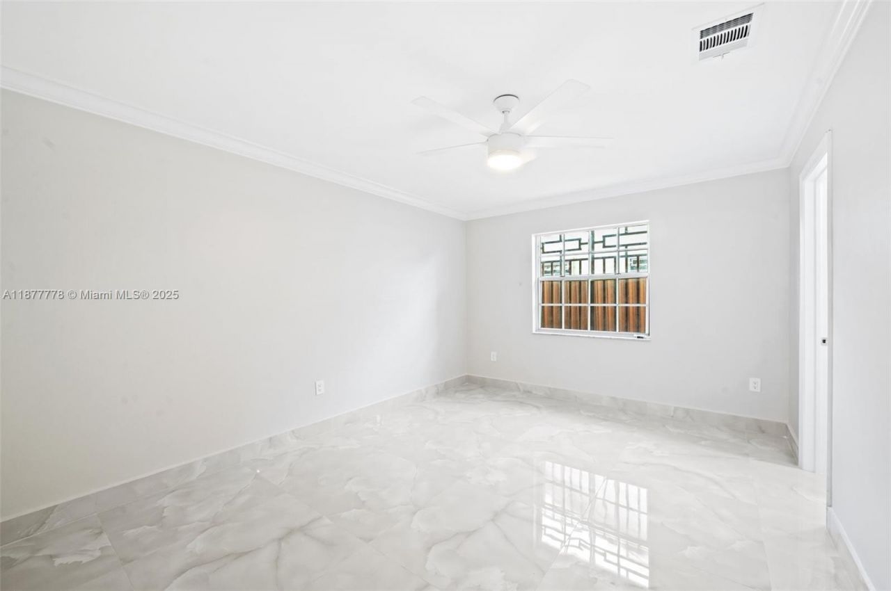 3203 W 70th Ter, Hialeah, FL 33018 Photo