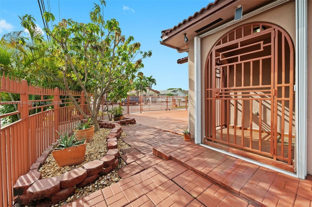 3203 W 70th Ter, Hialeah, FL 33018 Photo