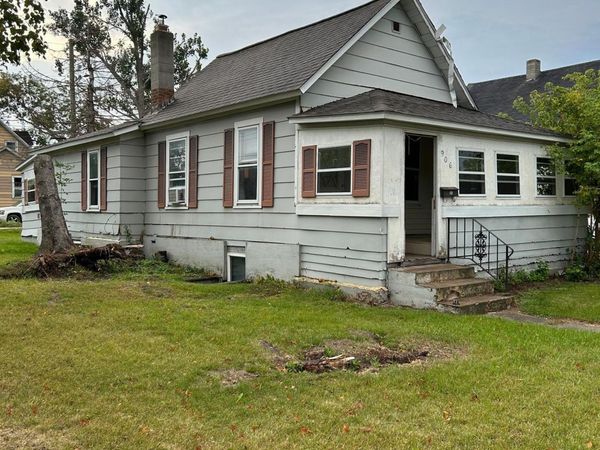 906 Irvine Avenue NW, Bemidji, MN 56601