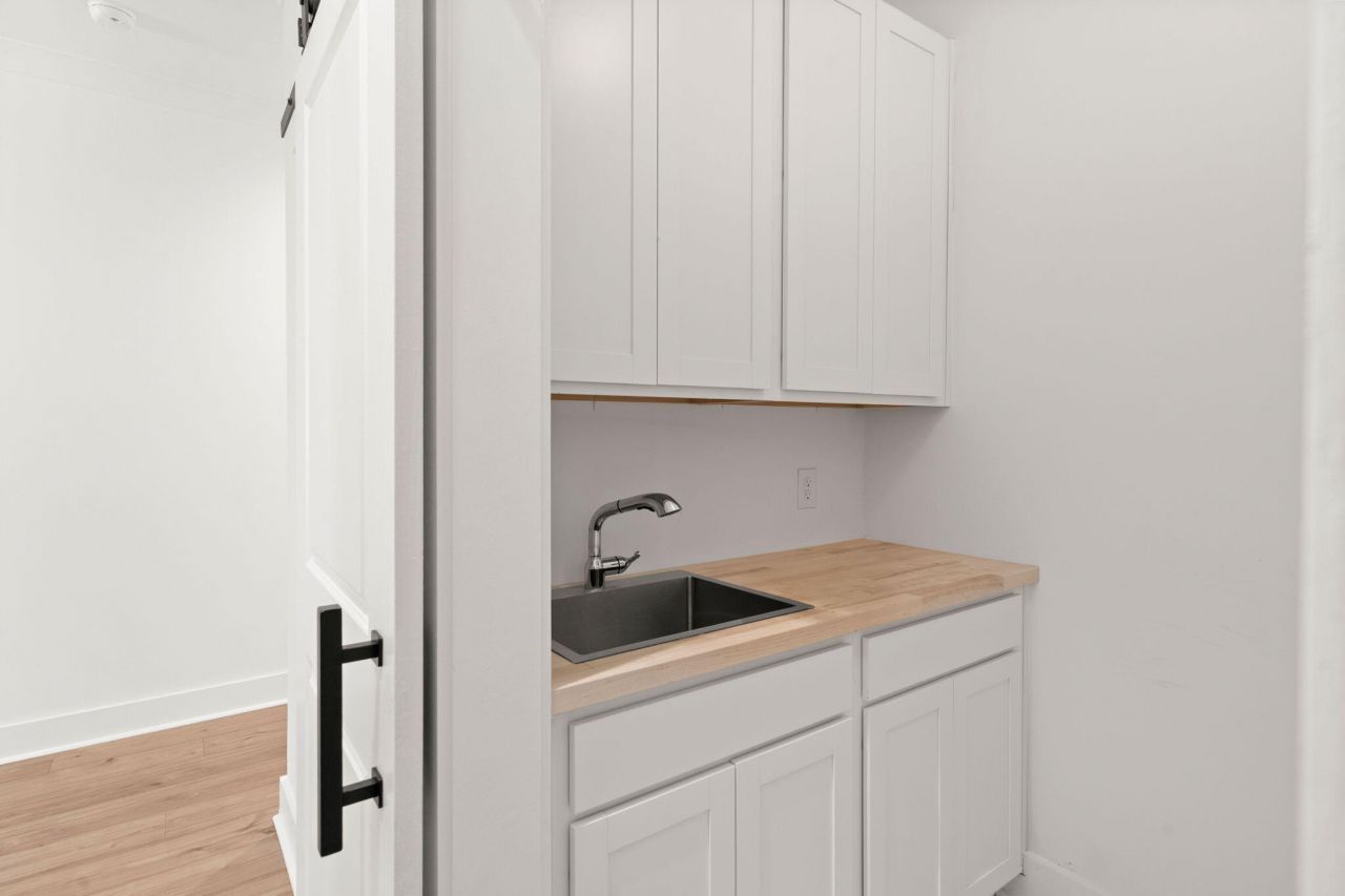 1200 Ot Wallace Boulevard Photo 7