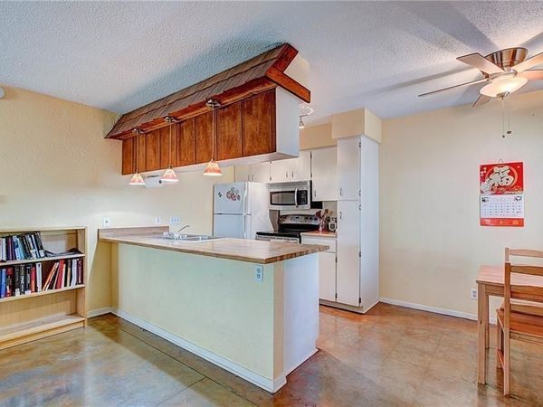 910 Duncan LN, Unit 7, Austin, TX 78705