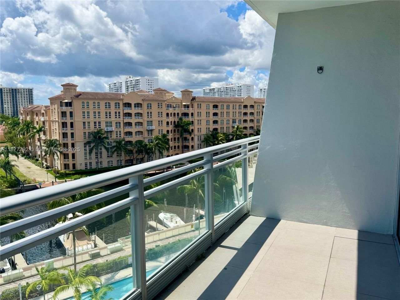 2950 NE 188th St, Unit 443, Aventura, FL 33180 Photo