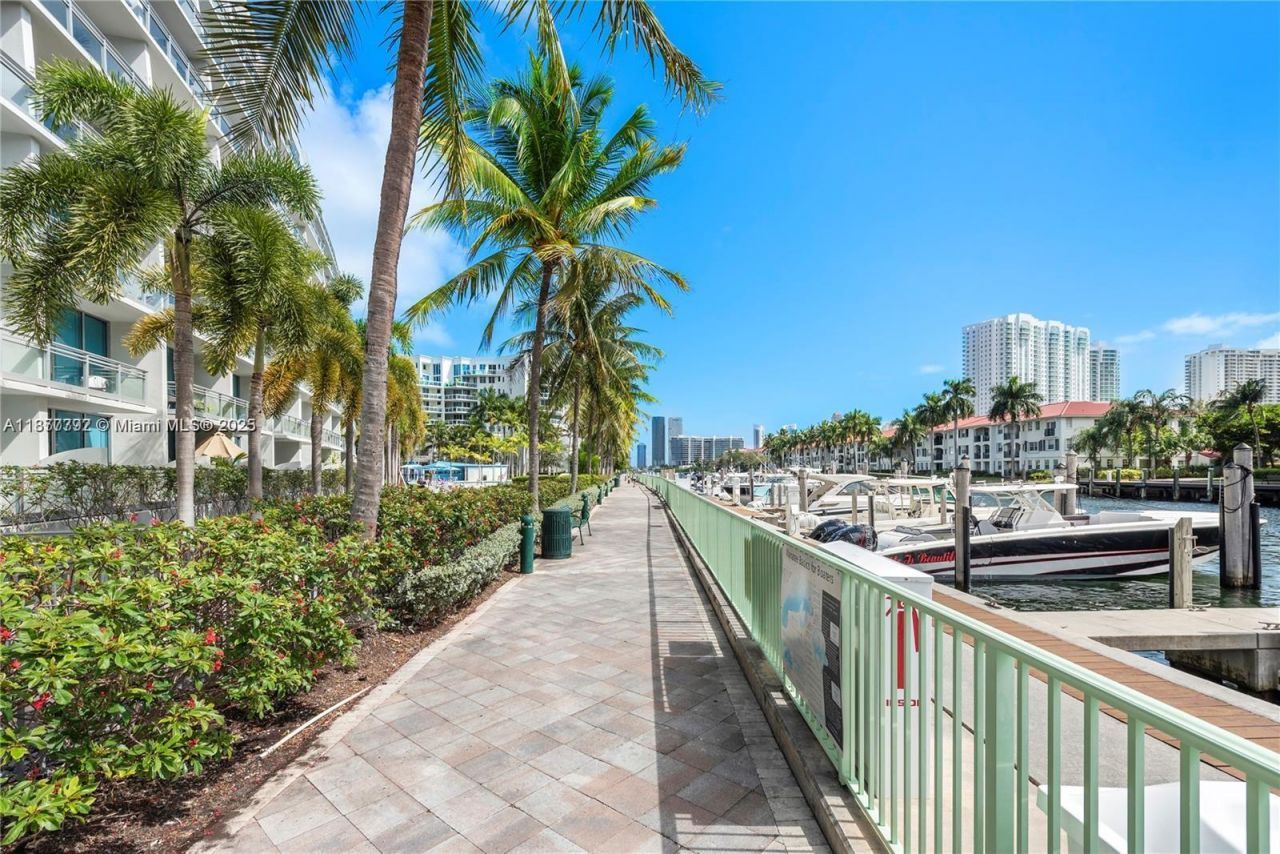 2950 NE 188th St, Unit 443, Aventura, FL 33180 Photo