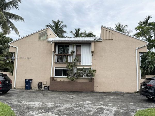 9030 SW 159th Ter, Unit D, Palmetto Bay, FL 33157