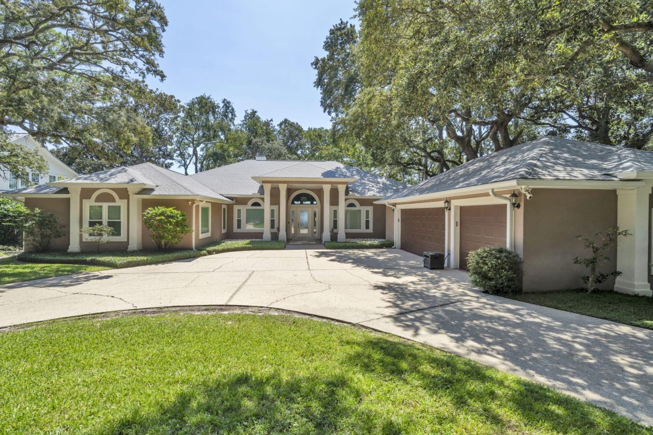 809 E Miracle Strip Parkway, Mary Esther, FL 32569 Main Photo