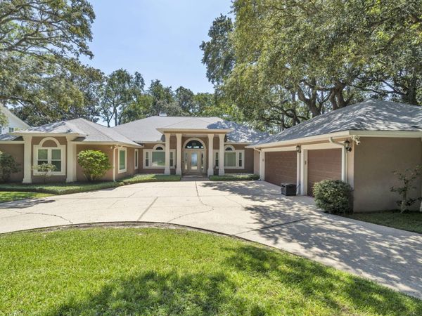 809 E Miracle Strip Parkway, Mary Esther, FL 32569