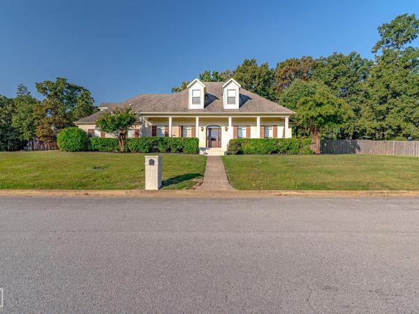 4405 Woodcrest Dr, Jonesboro, AR 72404