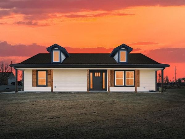 704 Colony Avenue, East Lynne, MO 64743