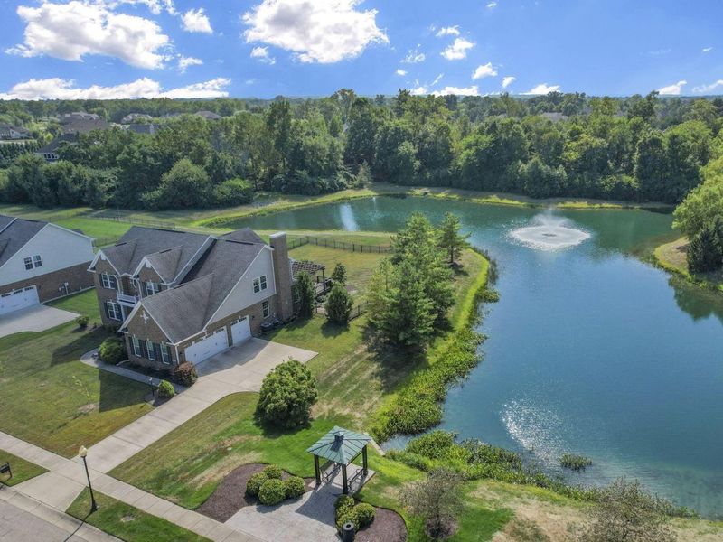 10500 Wallingsford Circle, Centerville, OH 45458 Photo 2