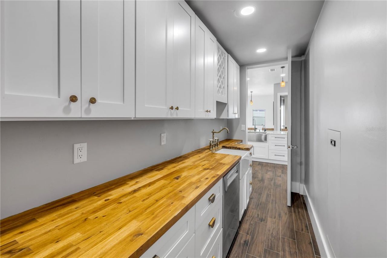 1707 N Peninsula Avenue, New Smyrna Beach, FL 32169 Photo