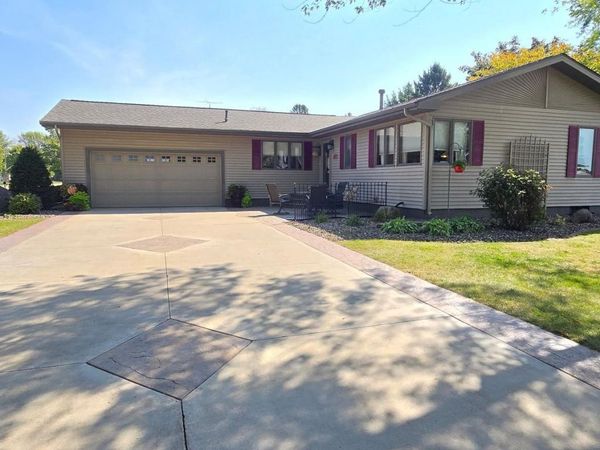 277 3rd Street SW, Blooming Prairie, MN 55917