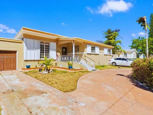 8571 SW 30th St, Miami, FL 33155