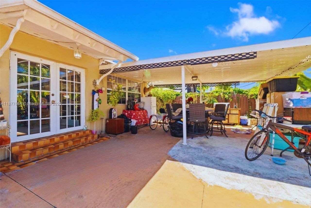 8571 SW 30th St, Miami, FL 33155 Photo