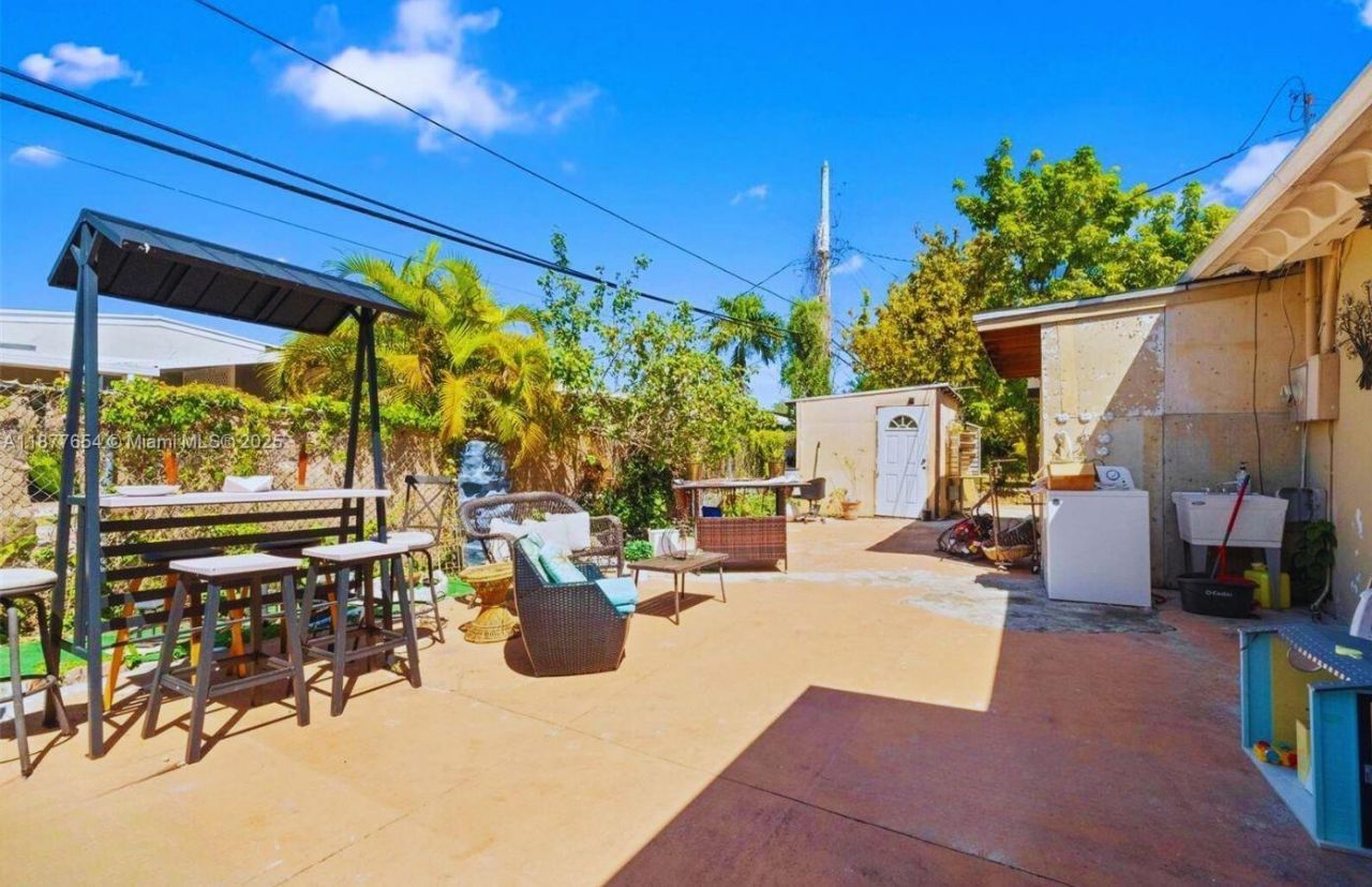 8571 SW 30th St, Miami, FL 33155 Photo