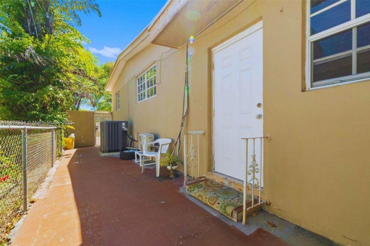 8571 SW 30th St, Miami, FL 33155 Photo