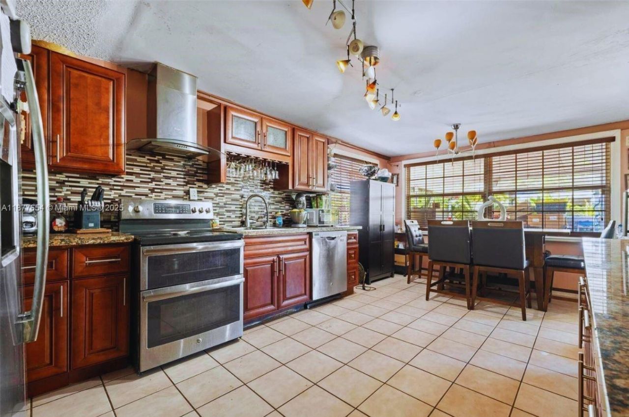 8571 SW 30th St, Miami, FL 33155 Photo