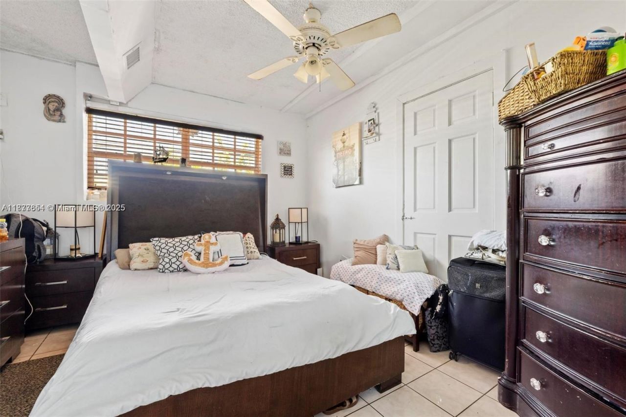 8571 SW 30th St, Miami, FL 33155 Photo