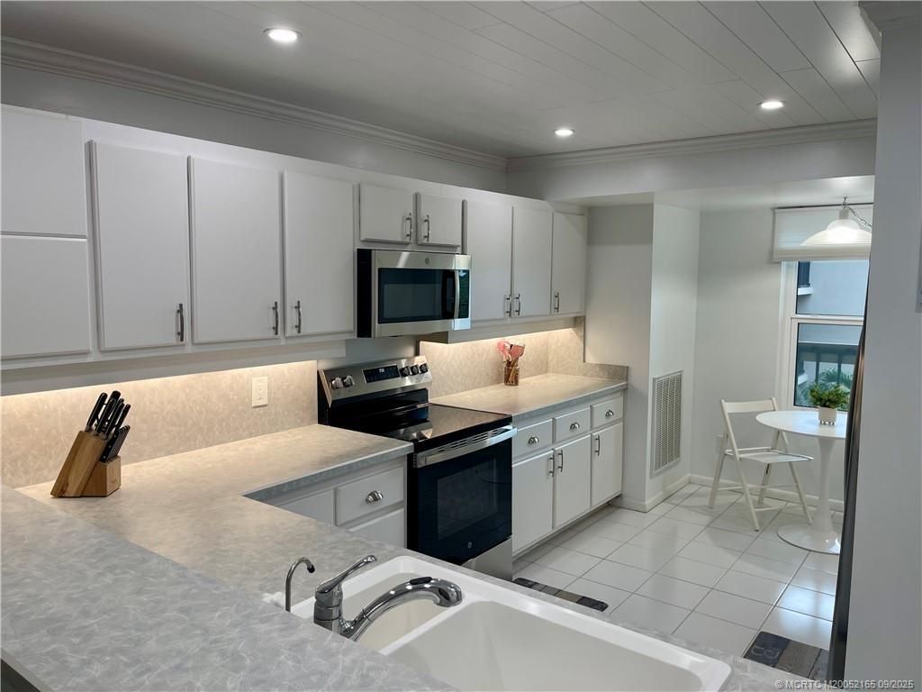 2491 NE Ocean Boulevard, Unit 302, Stuart, FL 34996 Photo