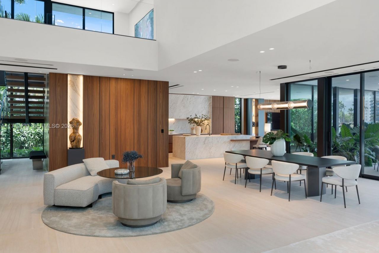 5515 Pine Tree Dr, Miami Beach, FL 33140 Photo