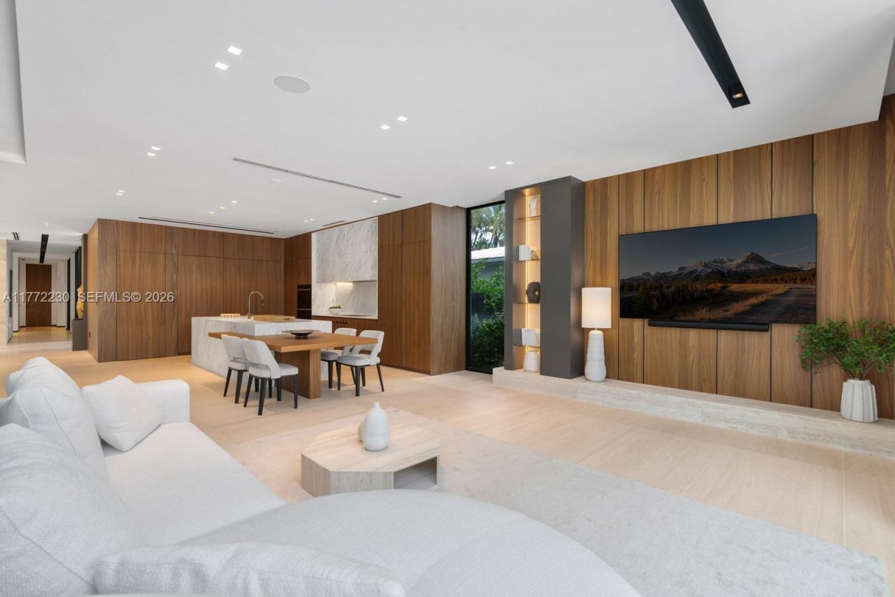 5515 Pine Tree Dr, Miami Beach, FL 33140 Photo