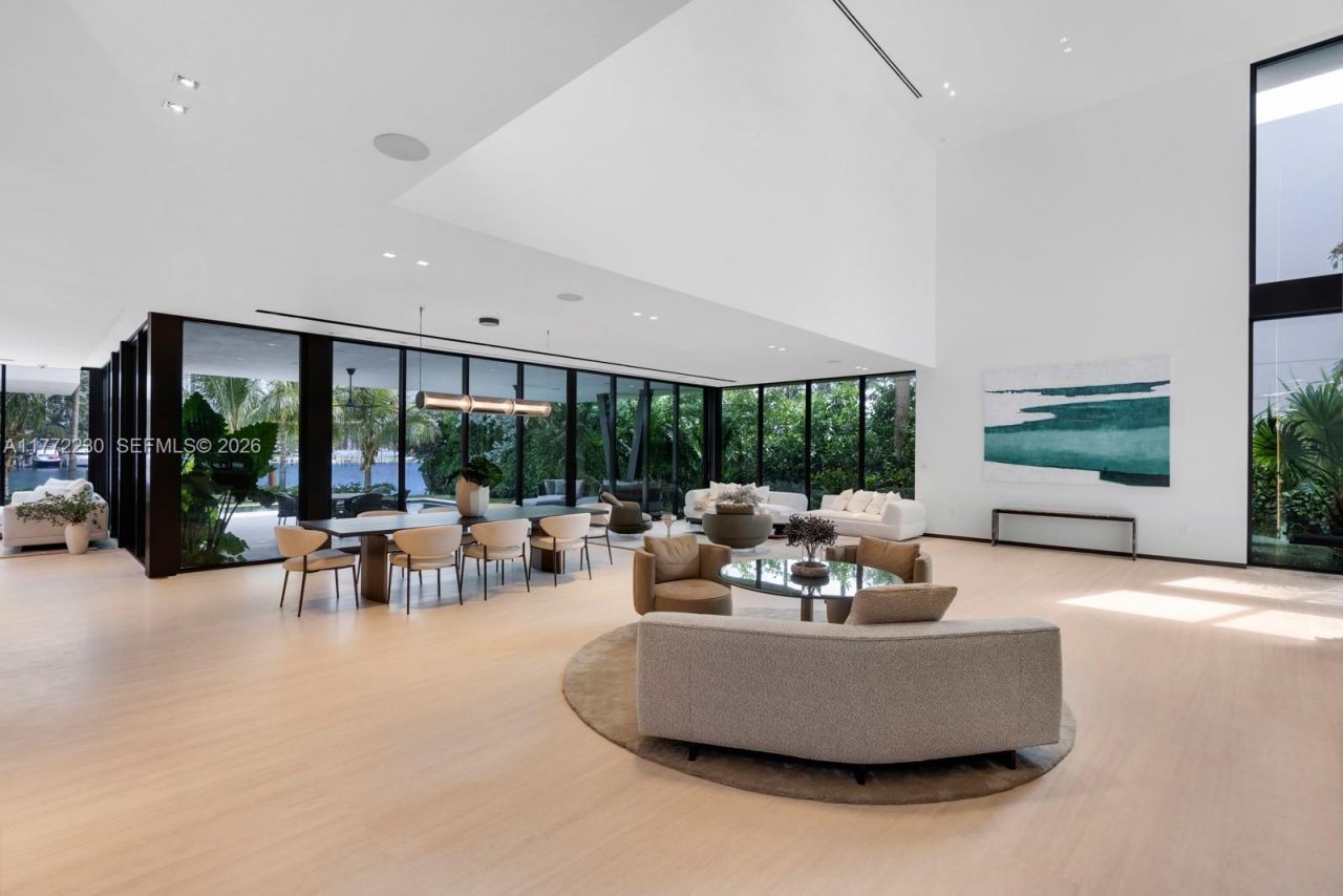 5515 Pine Tree Dr, Miami Beach, FL 33140 Photo