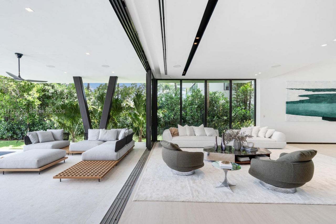 5515 Pine Tree Dr, Miami Beach, FL 33140 Photo