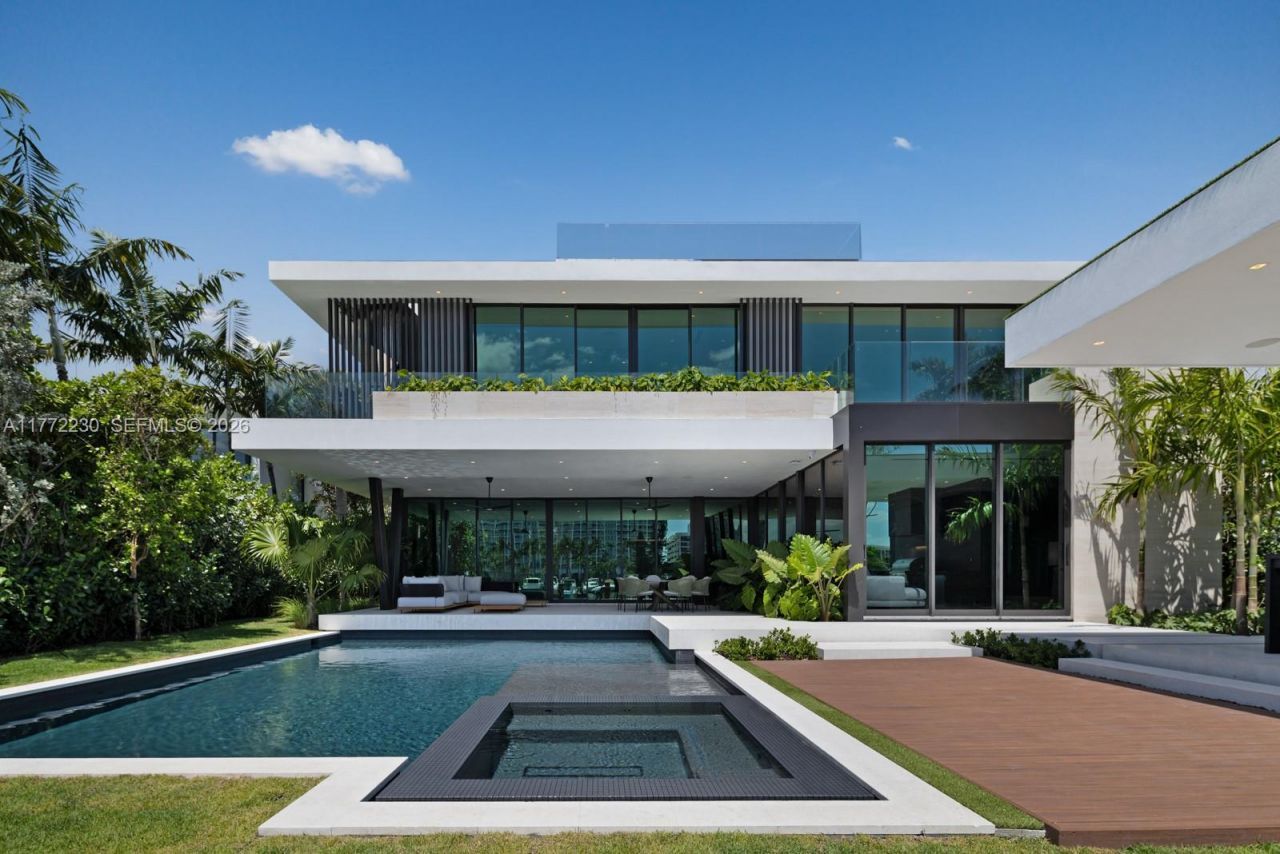 5515 Pine Tree Dr, Miami Beach, FL 33140 Photo