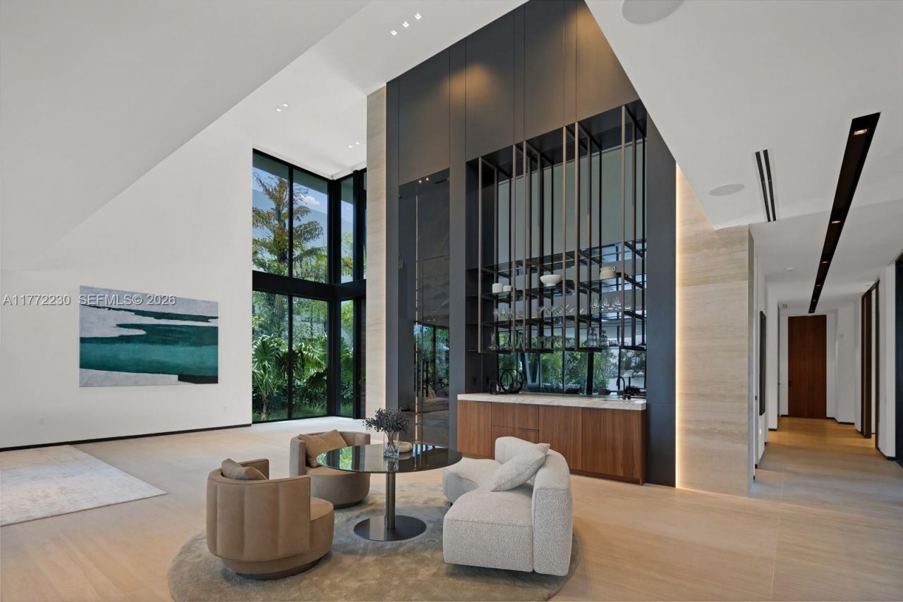 5515 Pine Tree Dr, Miami Beach, FL 33140 Photo