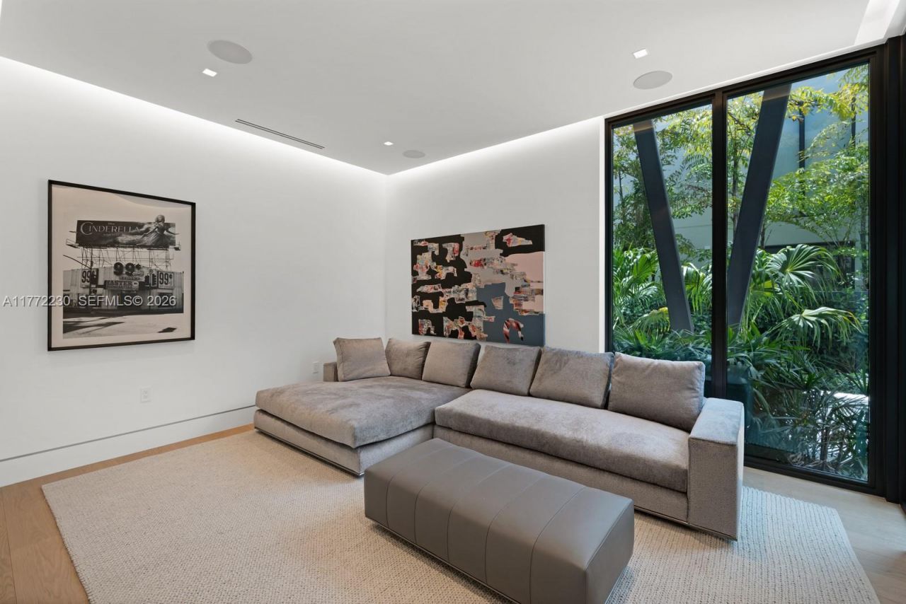 5515 Pine Tree Dr, Miami Beach, FL 33140 Photo