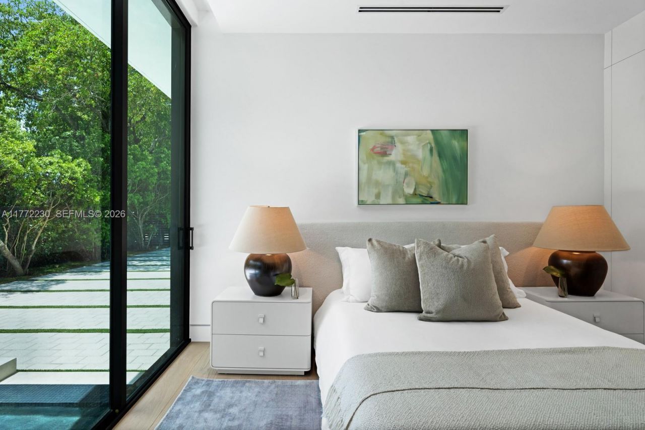 5515 Pine Tree Dr, Miami Beach, FL 33140 Photo