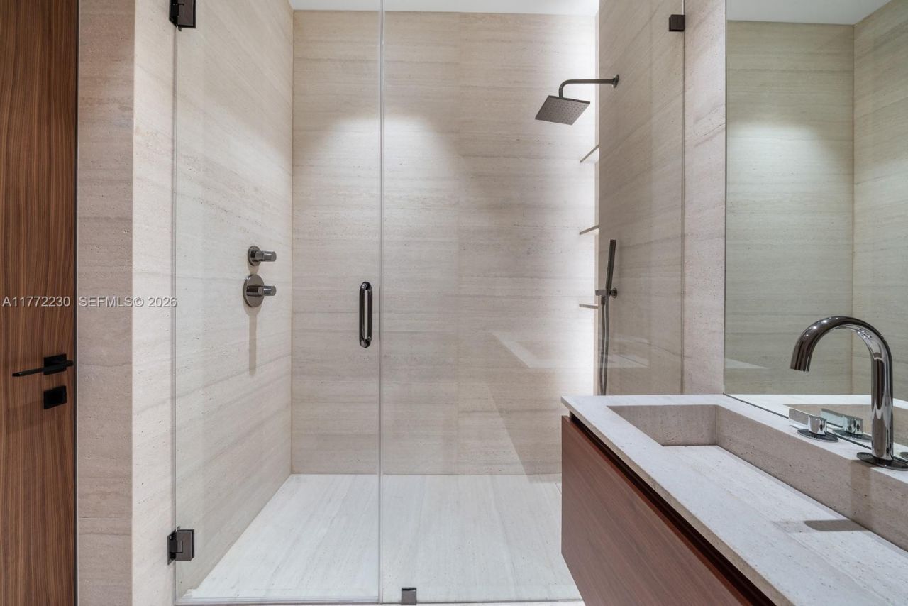 5515 Pine Tree Dr, Miami Beach, FL 33140 Photo