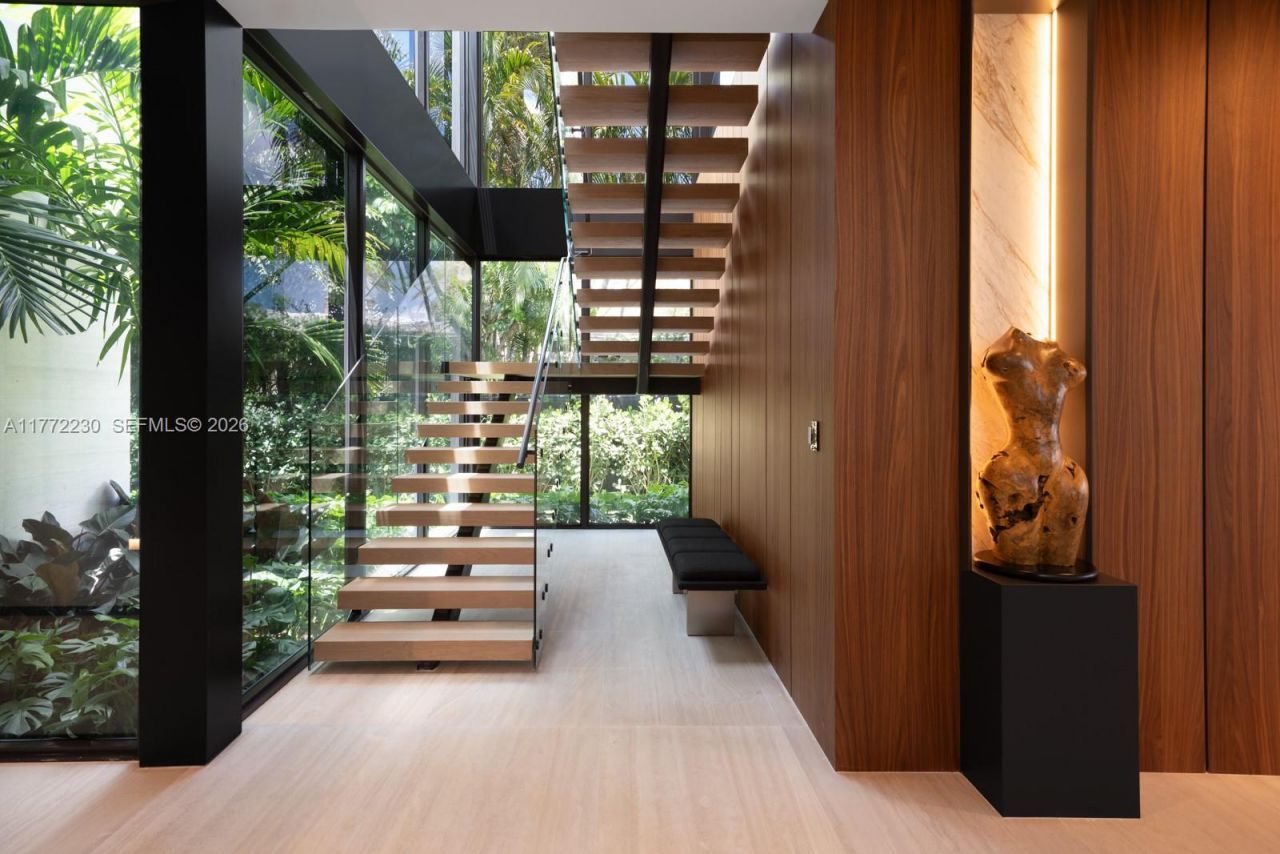 5515 Pine Tree Dr, Miami Beach, FL 33140 Photo