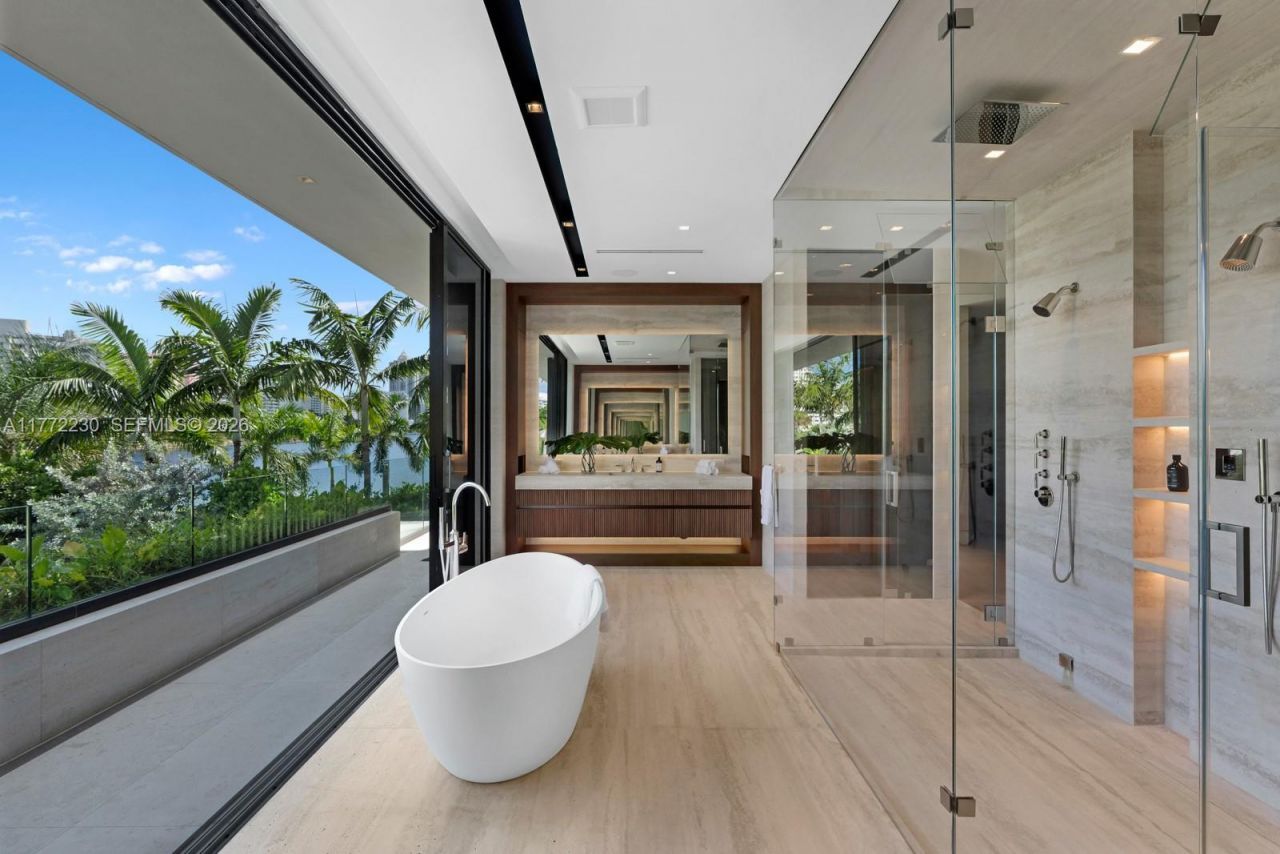 5515 Pine Tree Dr, Miami Beach, FL 33140 Photo